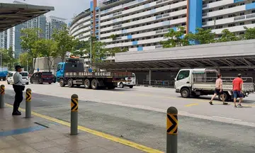 Boon Keng MRT jaywalking