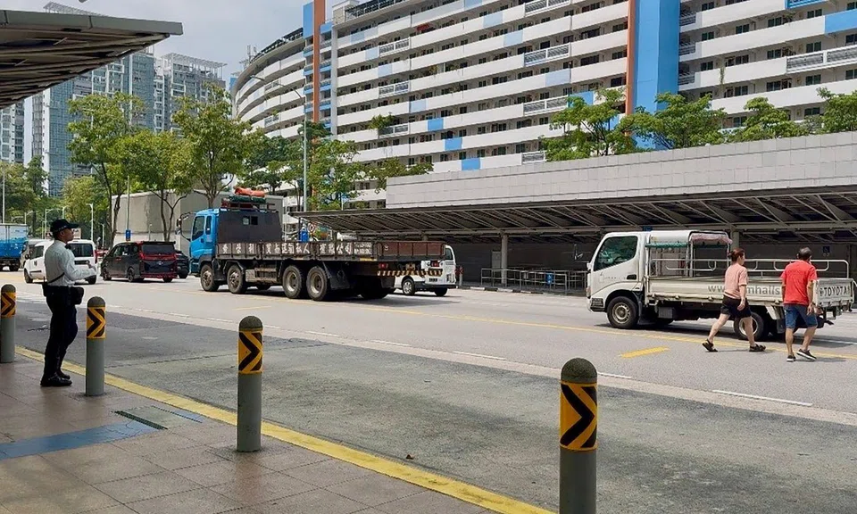 Boon Keng MRT jaywalking