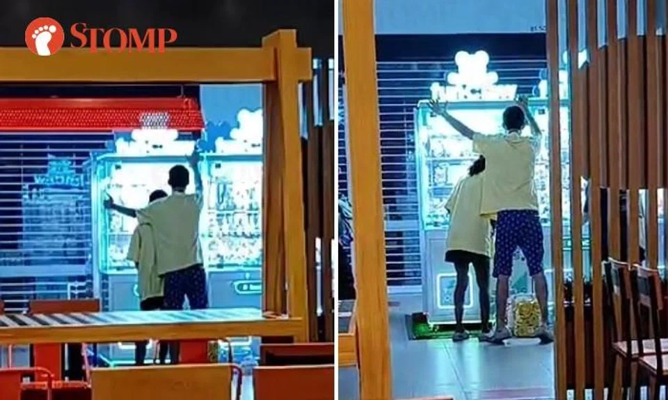 Man shakes claw machine to get Labubu in Nex, Stomper shocked to see couple at it for 20 min