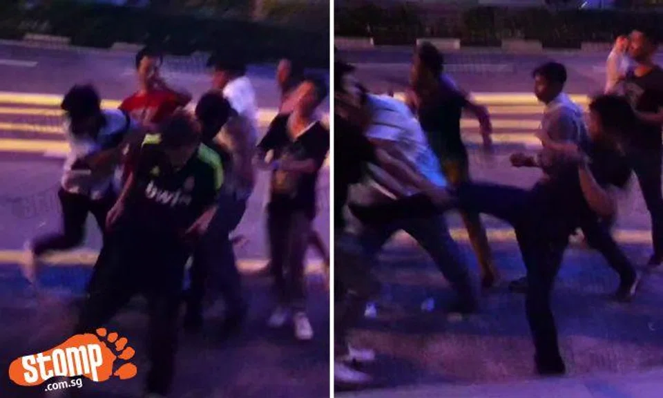 Violent brawl breaks out among large group of men at Clarke Quay