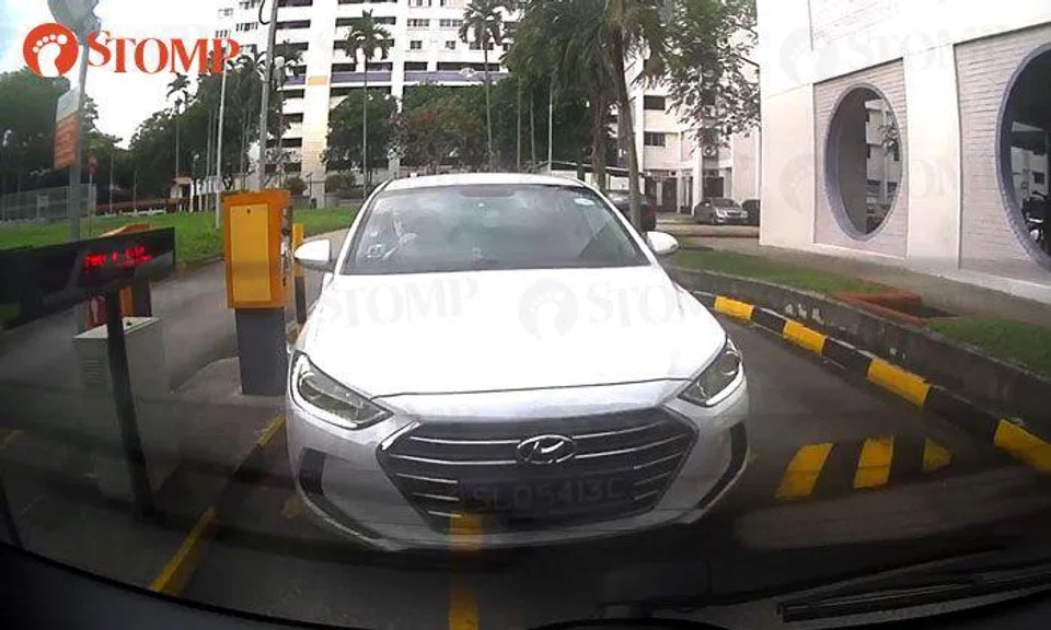 Car tailgates Stomper out of Jurong West carpark
