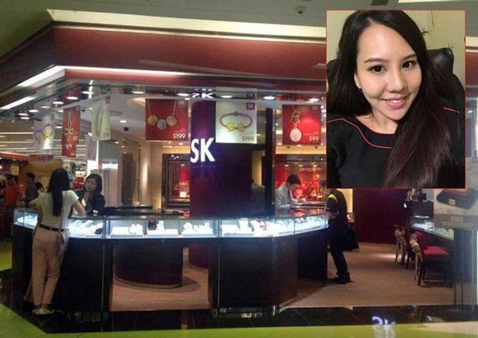 Plucky salesgirl in Clementi Mall helps customer escape $4,000 parcel scam