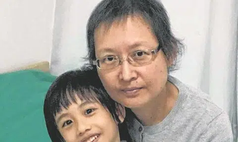 Single mum with stage 4 cancer raises S$900k via crowdfunding -- but subsidies get terminated 