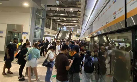 The delay affected train services on the Circle Line between Lorong Chuan and Bishan stations, according to LTA data.