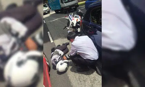 Traffic Police officer injured after accident with two cars along Clementi Road