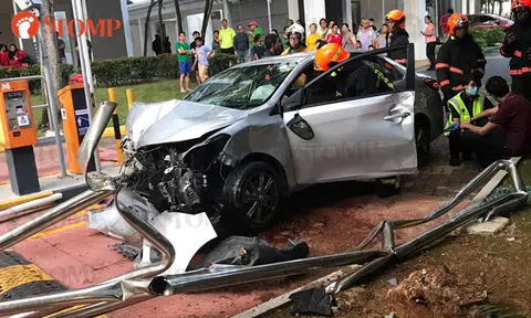 Car crashes through gantry arm at Admiralty carpark and injures motorcyclist