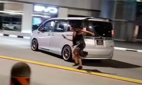 Woman in altercation with PHV driver along Robinson Road: 'Please be my witness'