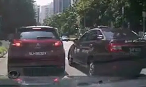 See how cabby goes against traffic to cut queue while turning at Cuscaden Rd