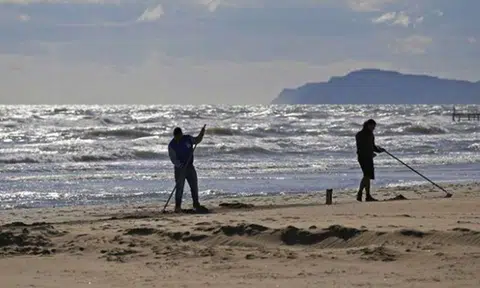 Polish tourist gang-raped in front of BF at popular Italian beach