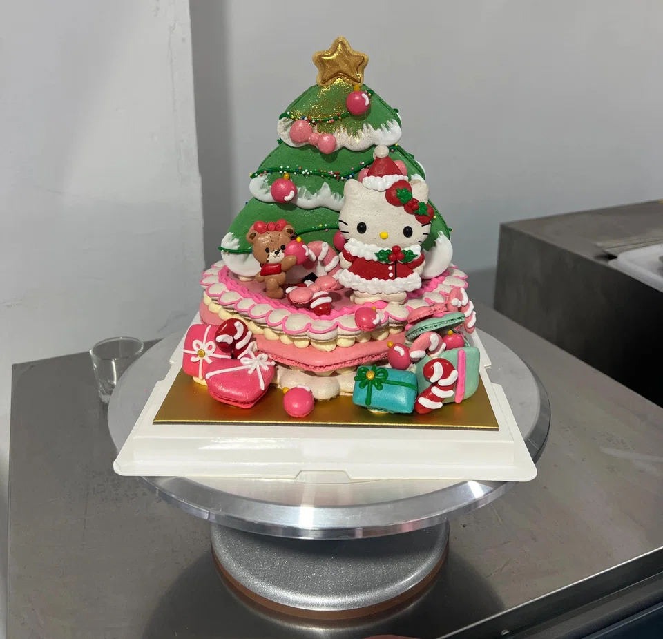 Jisoo’s order from Singaporean-founded macaron patisserie Sugarsmith included macarons in the shape of Hello Kitty, a Christmas tree, presents, and Sanrio character Tiny Chum. PHOTO: SUGARSMITH