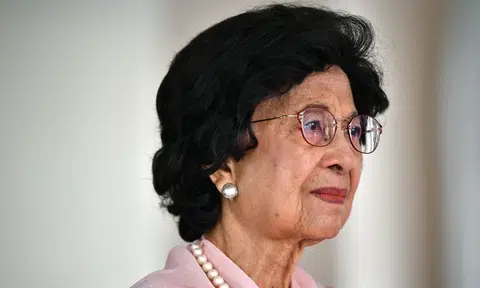 Siti Hasmah, wife of Mahathir Mohamad, dies at 100