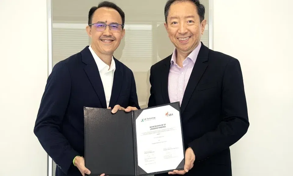 Singapore Badminton Association secretary general Collin Tham (left) and JK Technology executive director Eugene Ang at the signing of a memorandum of understanding.
