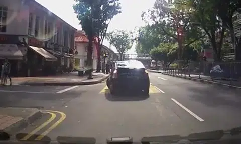 Driver shares video of him blocking reversing cabby, gets slammed by netizens instead