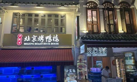 2 Chinese restaurants side by side in Boat Quay suspended 2 weeks for offences including infestation