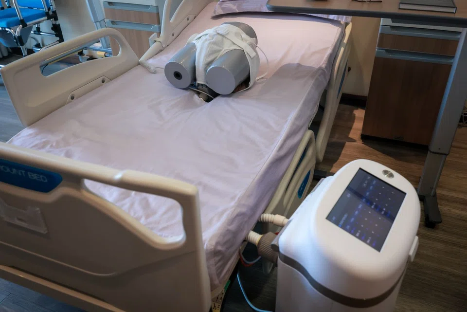 An automatic urine and faeces disposal system for those who are bedridden on display at the Renshoutang Shanghai Hongqiao Eldercare Home on June 6.