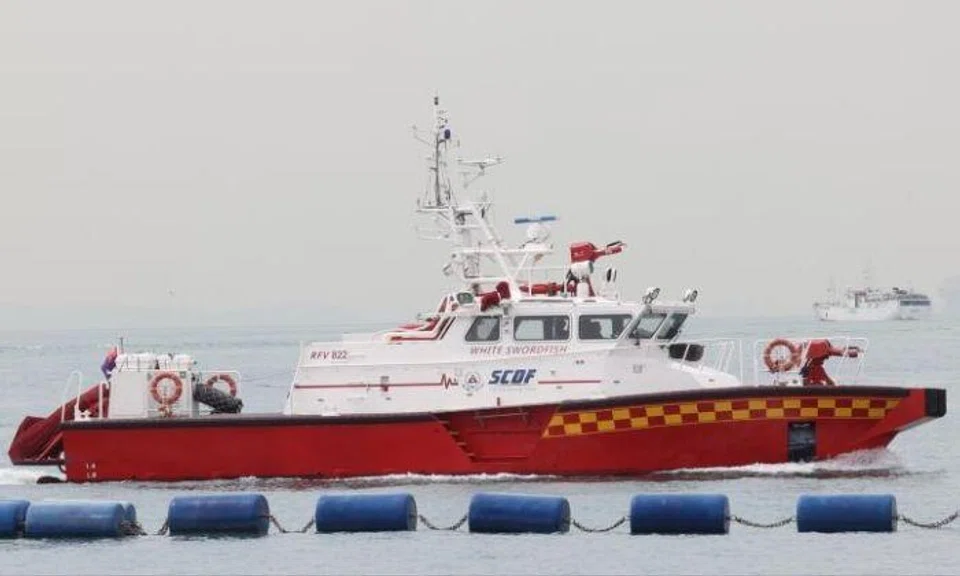 An SCDF Marine Rescue Vessel and divers from the Disaster Assistance and Rescue Team were deployed for the search operation. Photo: Shin Min Daily News