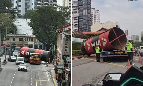 Massive pipe falls off trailer and blocks lanes at Balestier Road