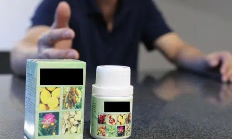 Dad blames slimming pills for daughter's personality change: She said she was harassed by 'unclean things'