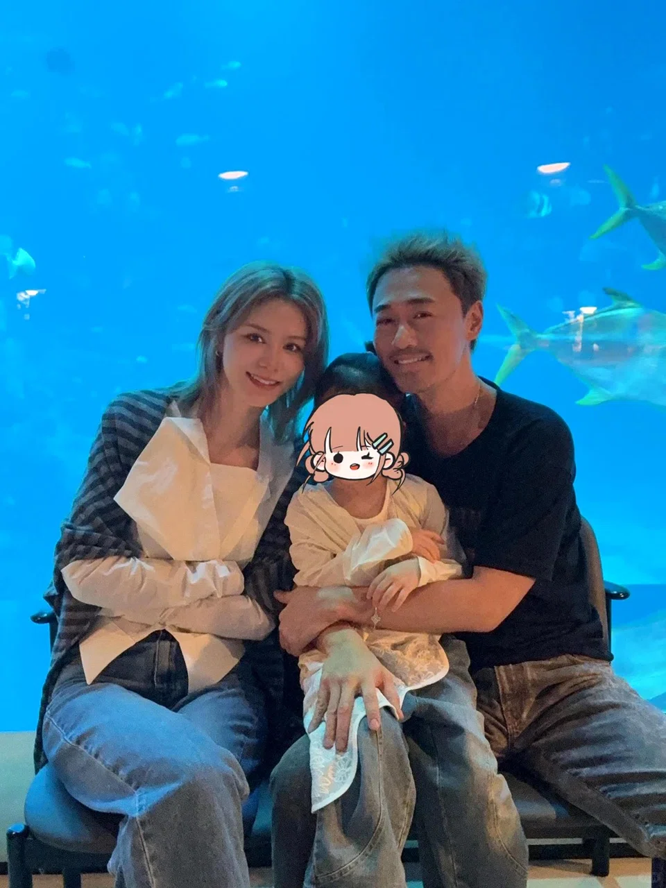Carina Zhang posts on social media a photo of herself with her husband Raymond Lam and daughter Luna vacationing in Singapore. PHOTO: LUNA LAM/XIAOHONGSHU