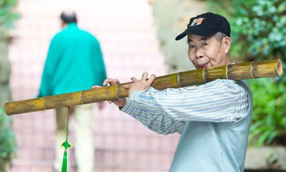 67yearold Chinese uncle will 'blow' your mind with his 1.3m giant(02)
