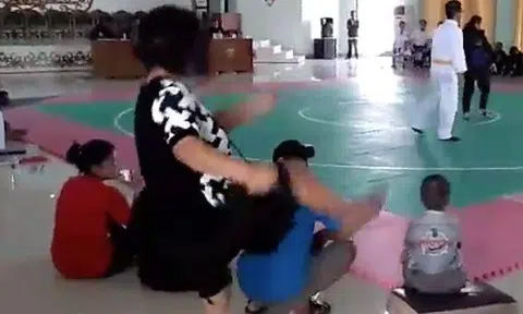 Cutest thing you'll see today (or the week) is this mum watching son's silat competition