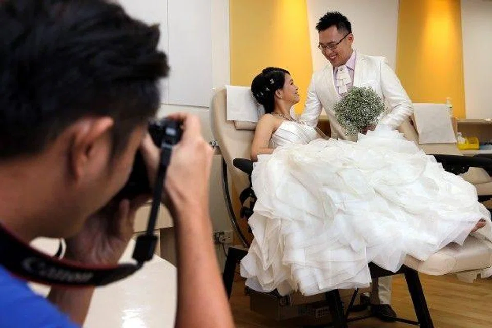 S'pore couple hold wedding shoot at blood donation centre -- where they had their first date
