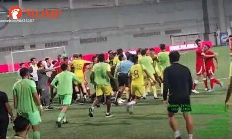 Stomper Wei Sien shared a video of the incident, which shows players running onto the pitch as others tried to calm things down.