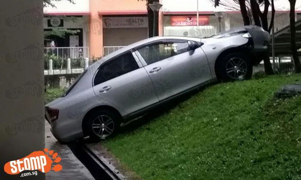 Controlling the car proved to be an uphill task for poor driver at Kim Tian Road