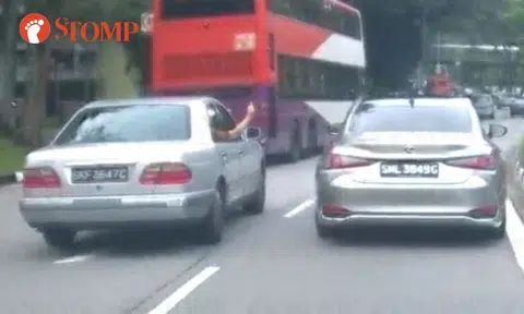 Caught in crossfire? Mercedes driver flashes middle finger, Lexus brake checks Stomper at Delta Road
