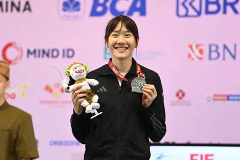 The silver medal won by Juliet Heng, who is ranked world No. 93, is Singapore’s best finish in the competition.