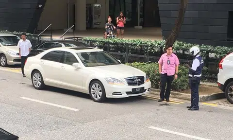 LTA and SPF respond to photo of officer approaching state car stopping on double yellow lines