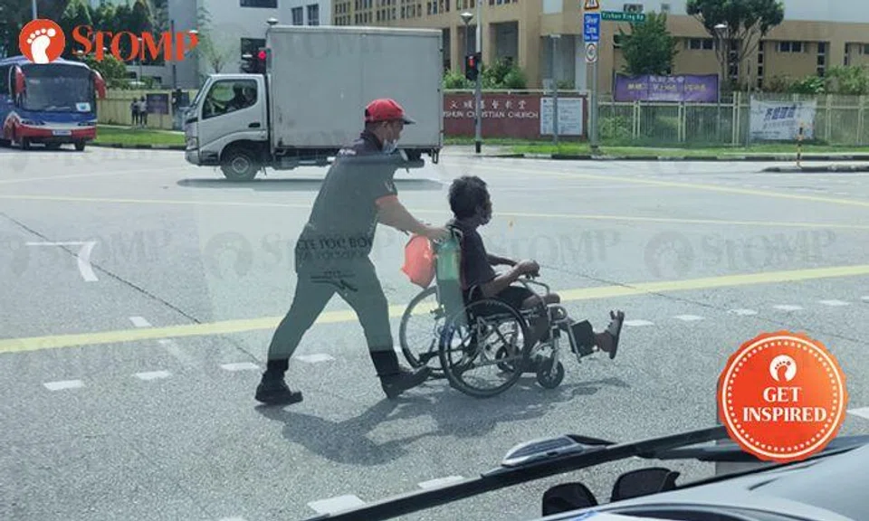 Kind driver from Neo Garden helps wheelchair-bound man struggling to cross road in Yishun