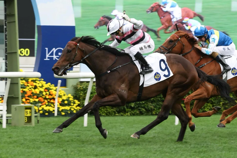Divano motoring home to claim the Class 1 Healthy Community Handicap (1,400m), handing Angus Chung his first hat-trick at Sha Tin on April 13.