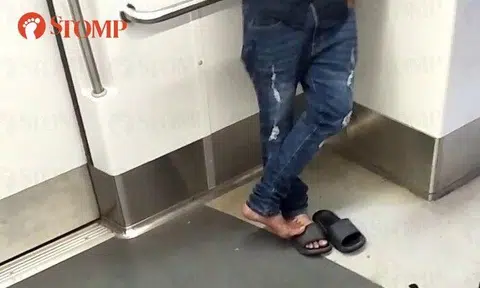 Stomper Raven shared a video of the commuter who boarded the train at the Sixth Avenue MRT station on the Downtown Line on Feb 8.