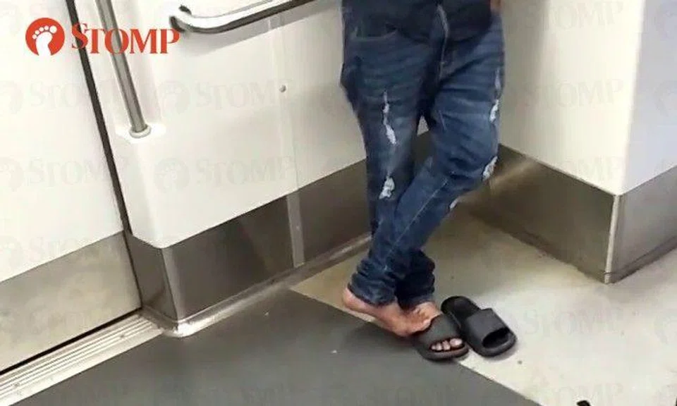 Stomper Raven shared a video of the commuter who boarded the train at the Sixth Avenue MRT station on the Downtown Line on Feb 8.