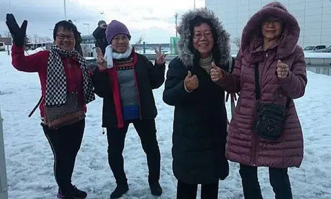 (From left) Madam Loh, Madam Teo, Madam Tham and Madam Peh experienced snow for the first time yesterday after arriving in Hokkaido. They will be there until Thursday, courtesy of Scoot which sponsored their air tickets, and Klook which sponsored their land tours and accommodation. PHOTO: KLOOK