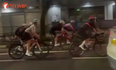 large group of cyclists at Thomson