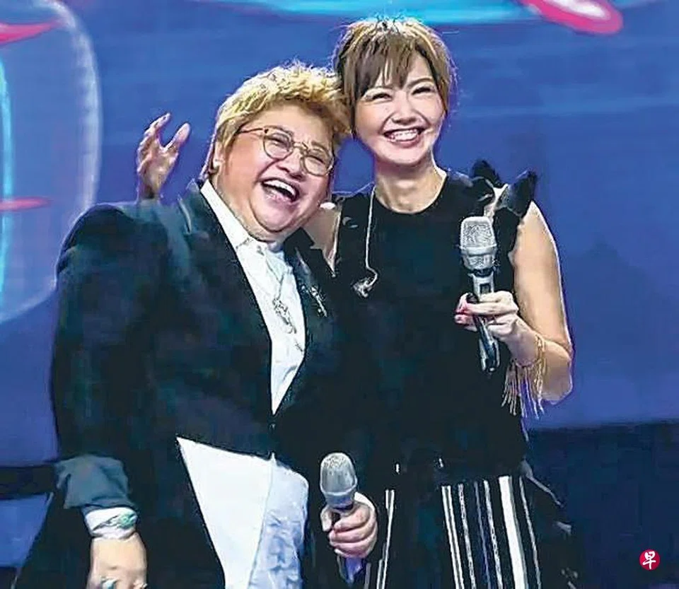 The donation was made through Han Hong's charitable foundation.