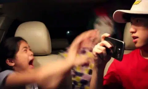 Youtuber was singing then she sees a clown -- and her reaction is hilarious