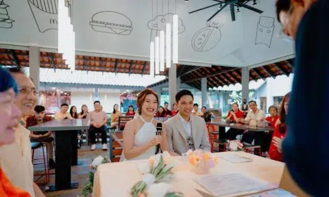 McDonald’s fans Elson Tong and Yong Yong Qing tied the knot at the fast-food chain’s West Coast Park outlet. Photo: Maximilian Low Jia Yang