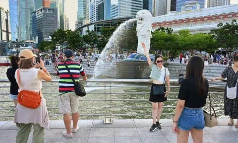 There was a sharp increase in Chinese visitors to Singapore during the recent Chinese New Year holidays on the back of the visa-free arrangement and more Chinese travelling out of the country. Photo: The Straits Times