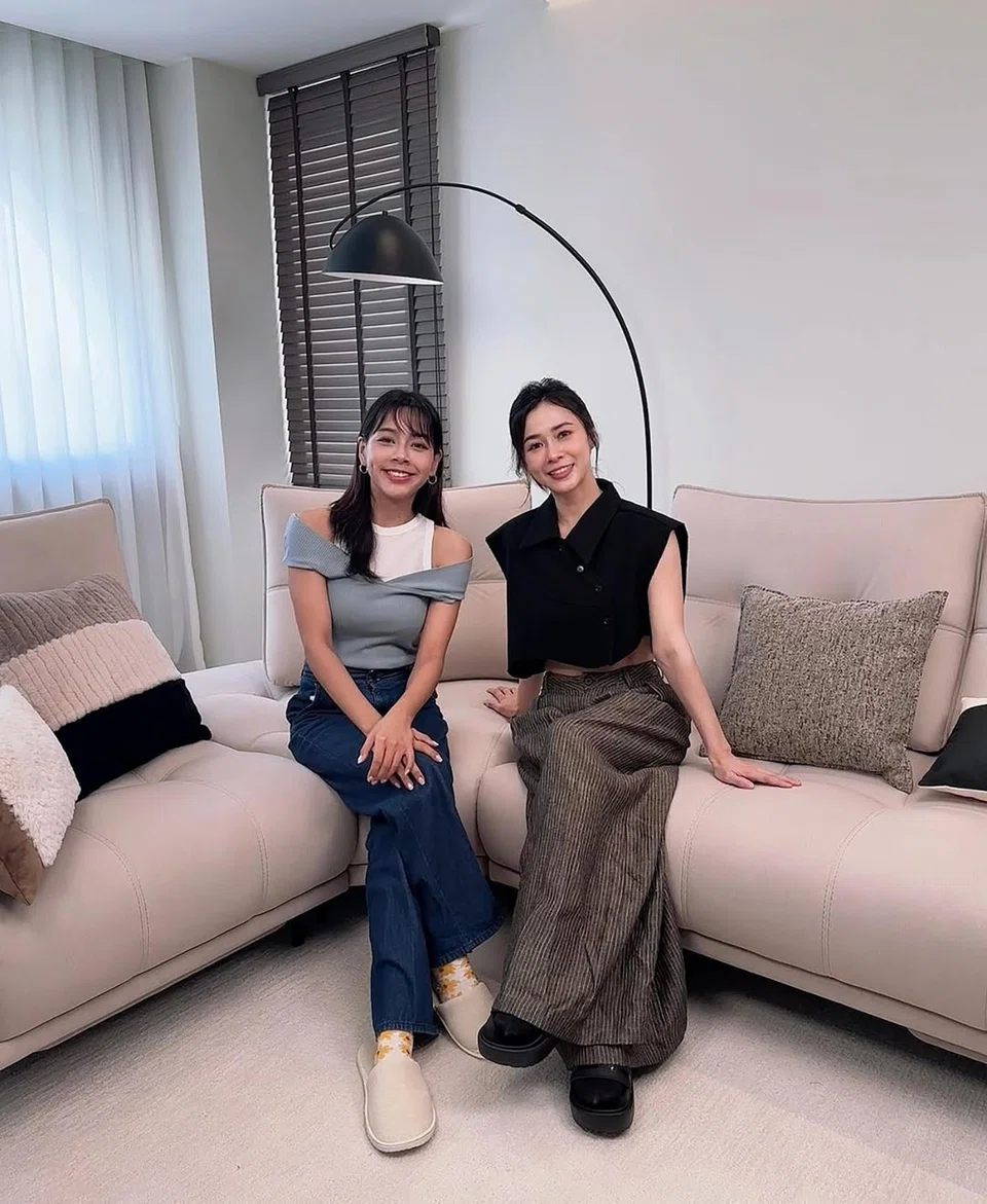 Malaysian Mediacorp star Juin Teh (right) unveiled her renovated Johor Bahru home in a #JustSwipeLah episode in October 2024. She is seen here with presenter Seow Sin Nee (left).
