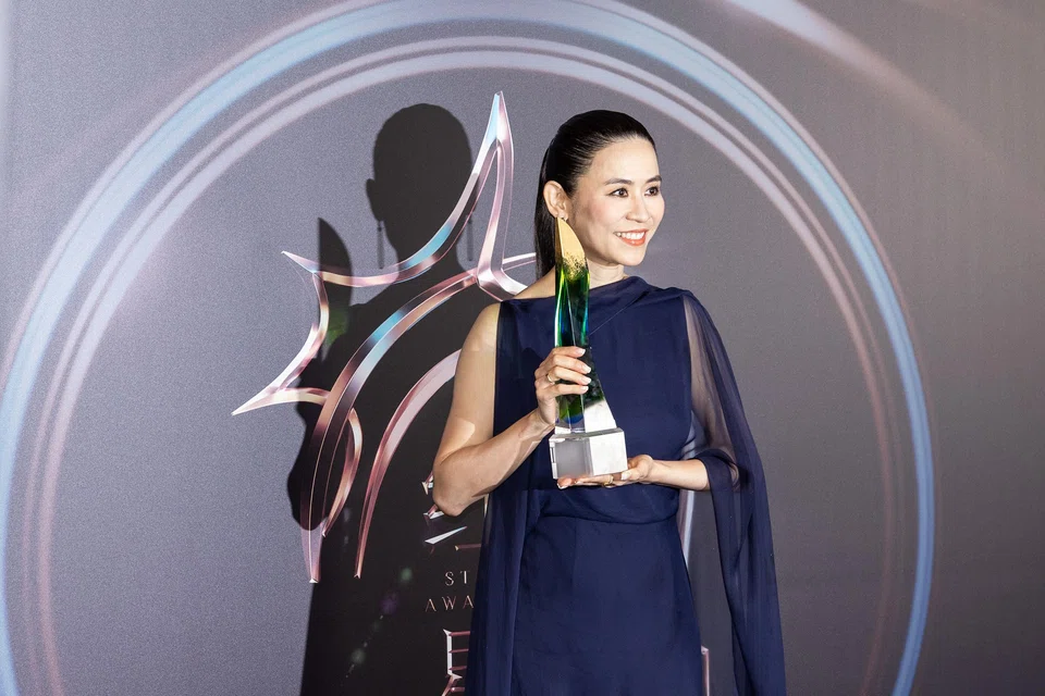 Kill Sera Sera's Hong Kong actress Jessica Hsuan with her award.
