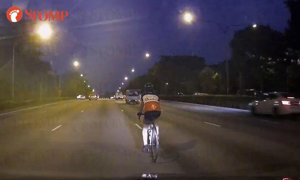 Man with a death wish caught cycling in the middle of the PIE
