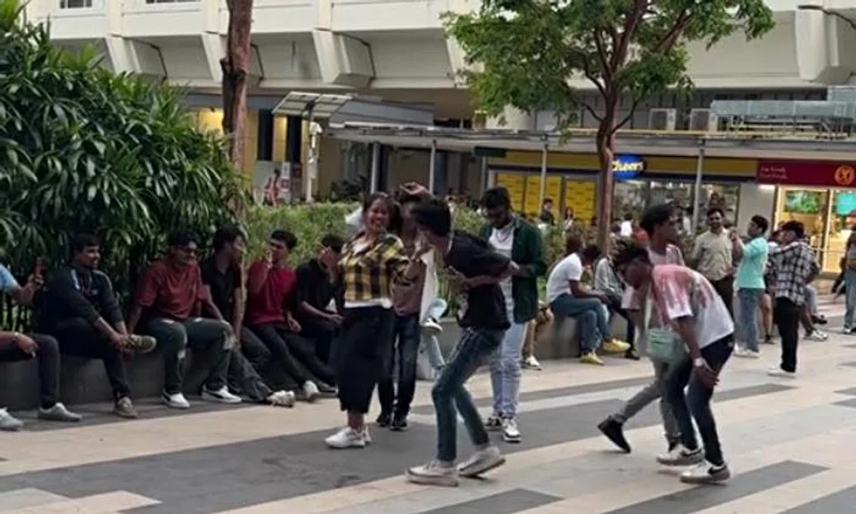Foreign workers' dance party divides netizens