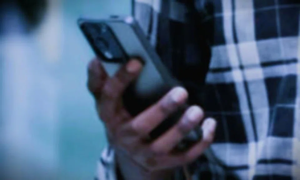 2 men from India in S'pore for holiday got numbers of 2 prostitutes, decided to call -- and rob them