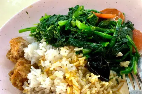 Woman complained about $5.50 economy rice; owner responded saying vegetables are difficult to wash
