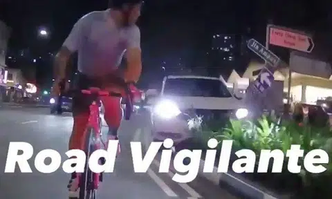 Driver loses control of car that mounts kerb, knocks over road sign and bollard in Balestier