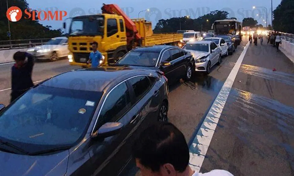 4 taken to hospital after chain collision involving bus and 6 cars along BKE