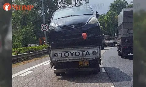 Surely there's a better way to transport this car than using a pick-up truck?